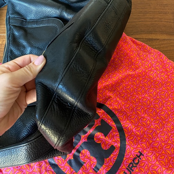 [Tory Burch] Amanda Black Leather Hobo Bag - Picture 9 of 9
